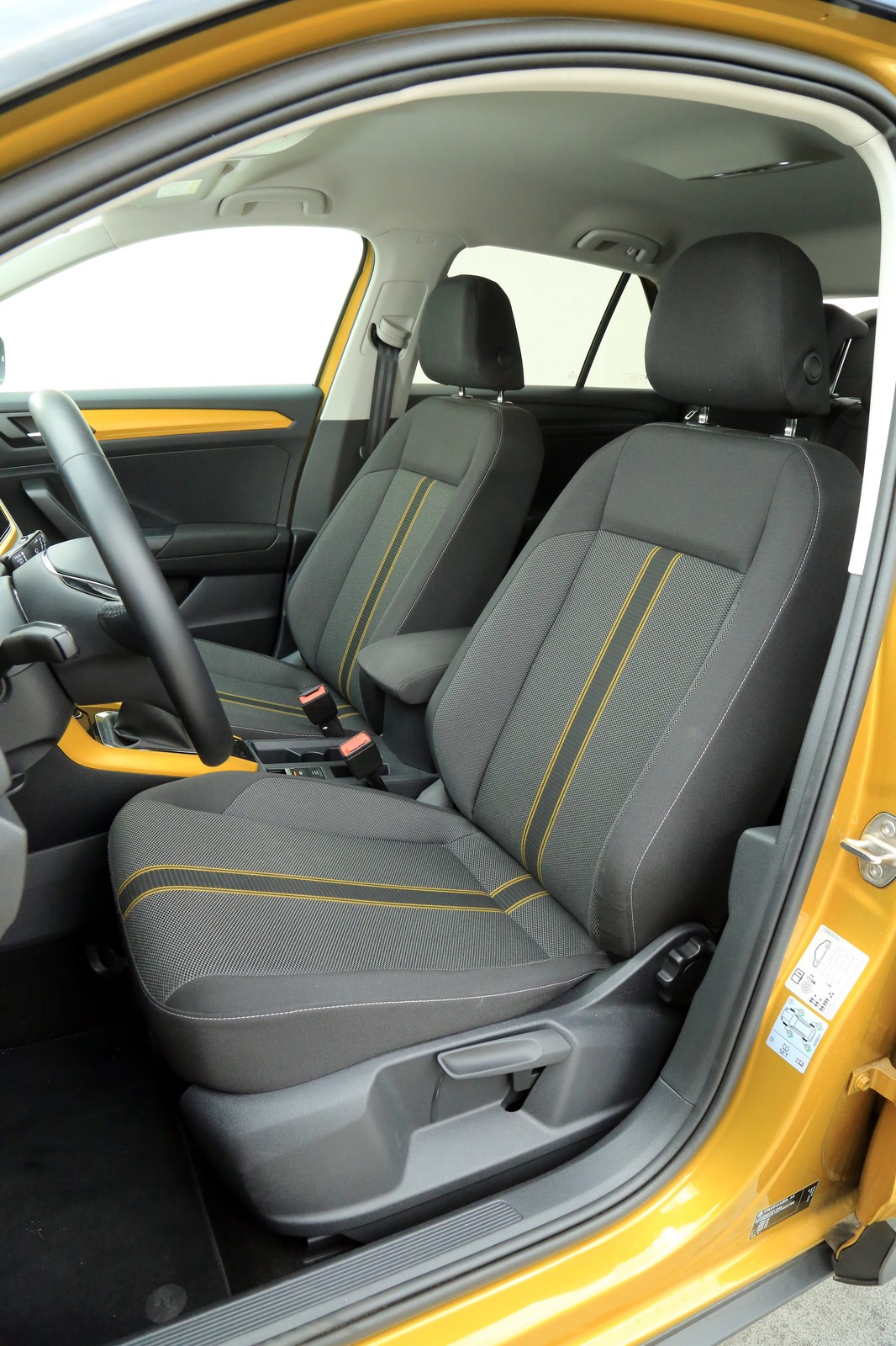 Volkswagen T-Roc 1.5 TSI Advance – alternatywa dla Golfa