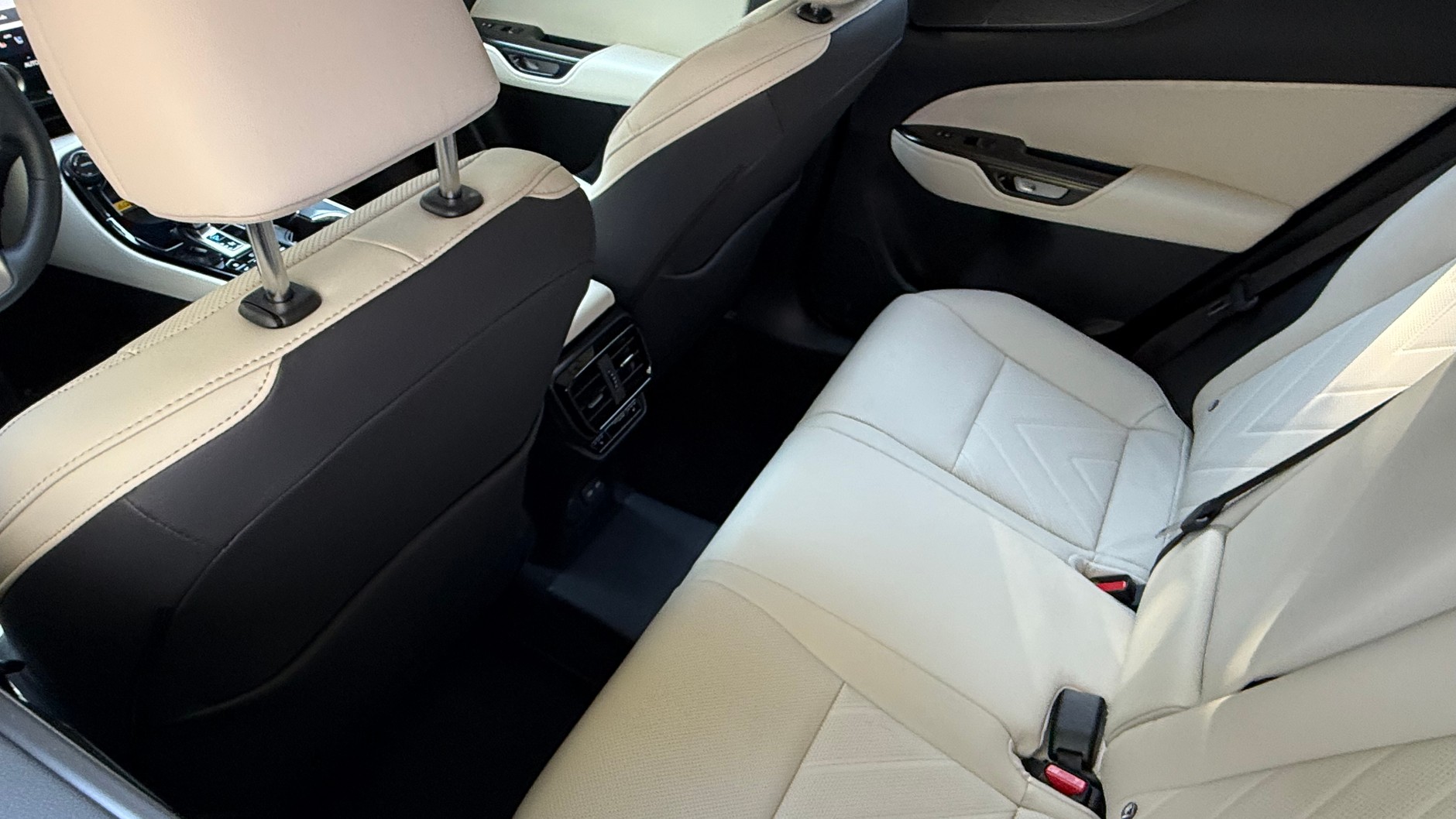 Wnętrze Lexusa NX Omotenashi
