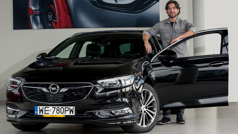 Marcin Dorociński odbiera 260-konną Insignię Sports Tourer