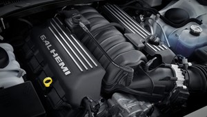 Chrysler z klasą żegna model 300C. Pod maską silnik 6.4 V8 HEMI