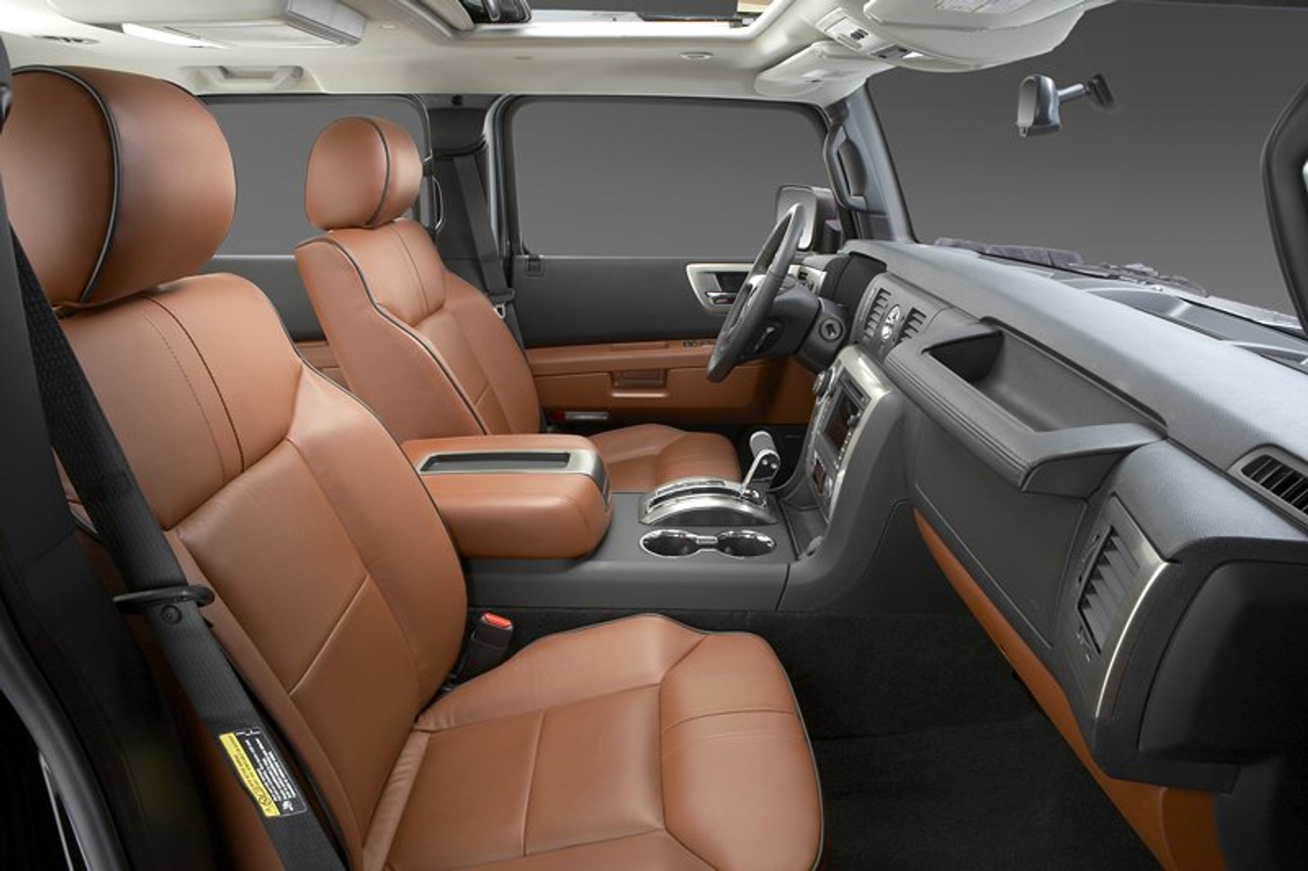 Hummer H2 z nowym silnikiem i wnętrzem