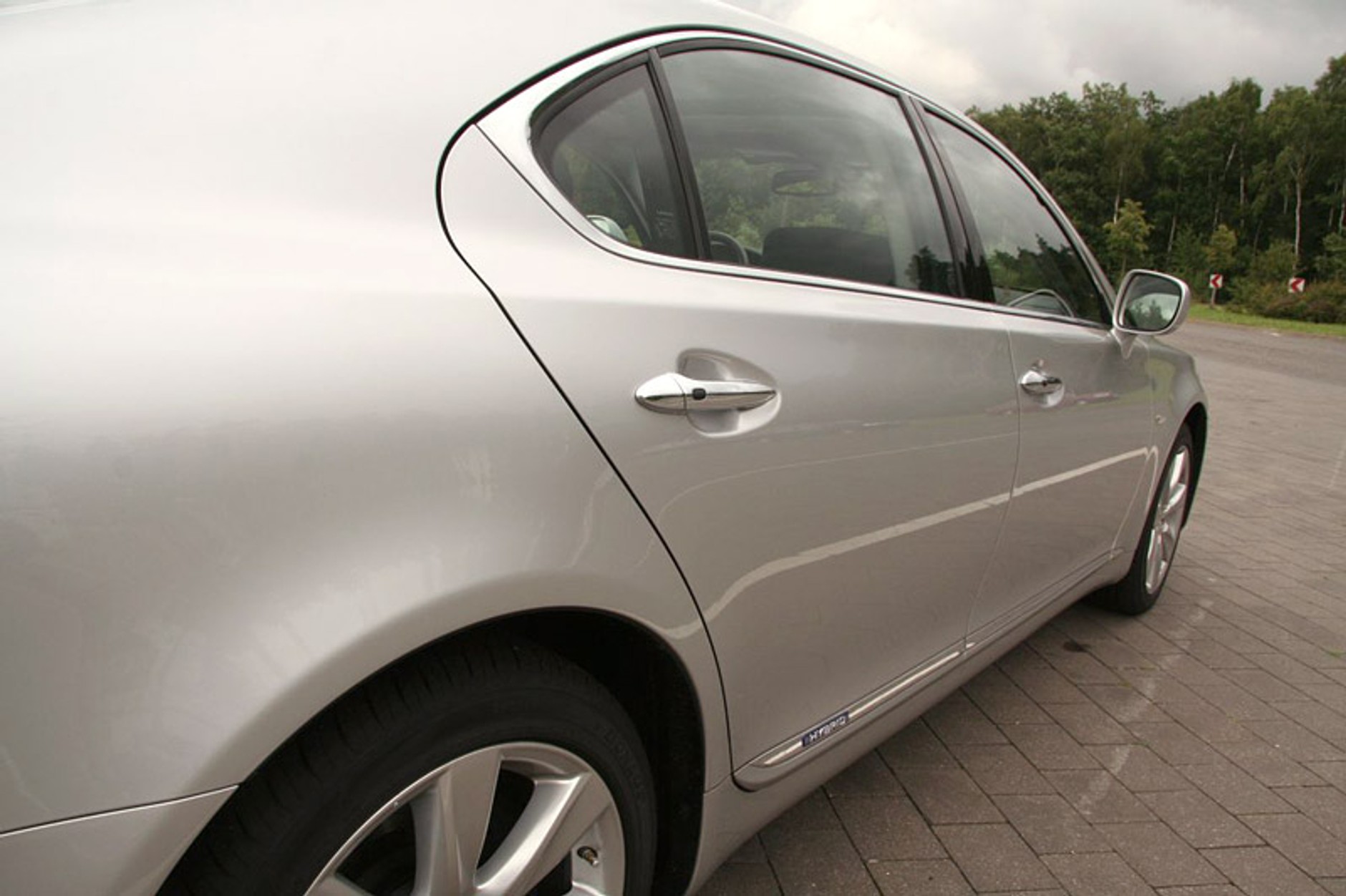 Lexus: hybrydowe wersje modeli GS i LS z większym bagażnikiem