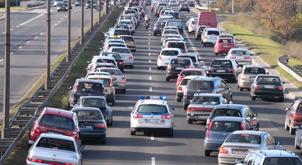 Korytarz życia i jazda na suwak – będą obowiązkowe