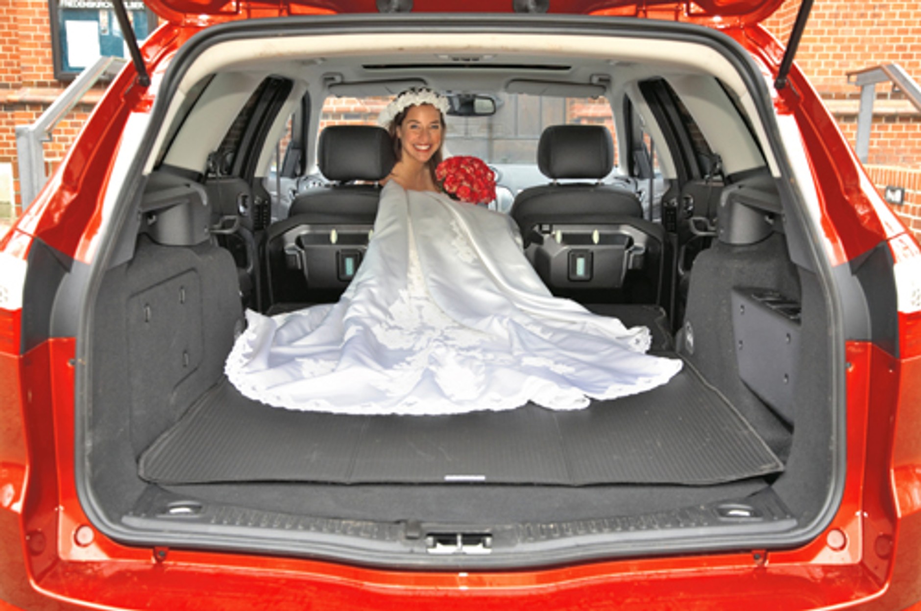 Ford Mondeo, Opel Vectra, Volkswagen Passat, Volvo V70 - Czym do ślubu?