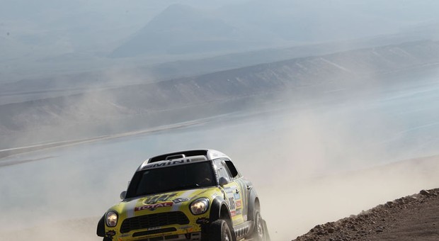 Dakar 2013: ciężarówka bez skrzyni, Małysz traci oddech (13. etap, wyniki, galeria)