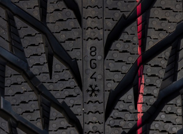 Mandat za opony M+S? Możliwy, bo musi być coś jeszcze. Takie muszą być opony zimowe