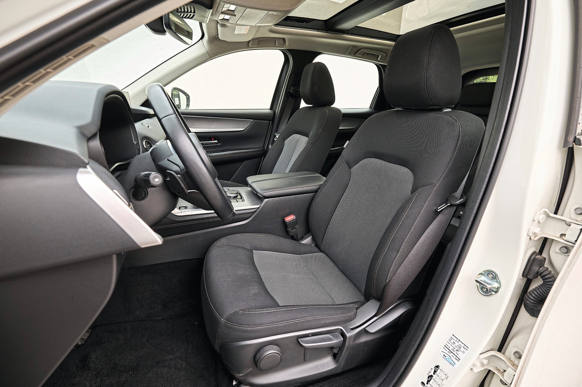 Używana Mazda CX-60 (2022): skromne wersje nie sprawiają wrażenia premium. 