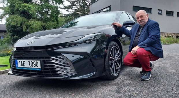 Jeździłem nową Toyotą Camry. Byłaby idealna, gdyby nie nawigacja. Pierwsza jazda
