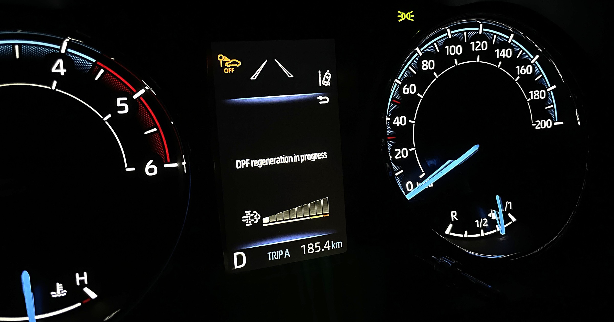 Wyświetlony przez samochód komunikat o wypalaniu filtra DPF