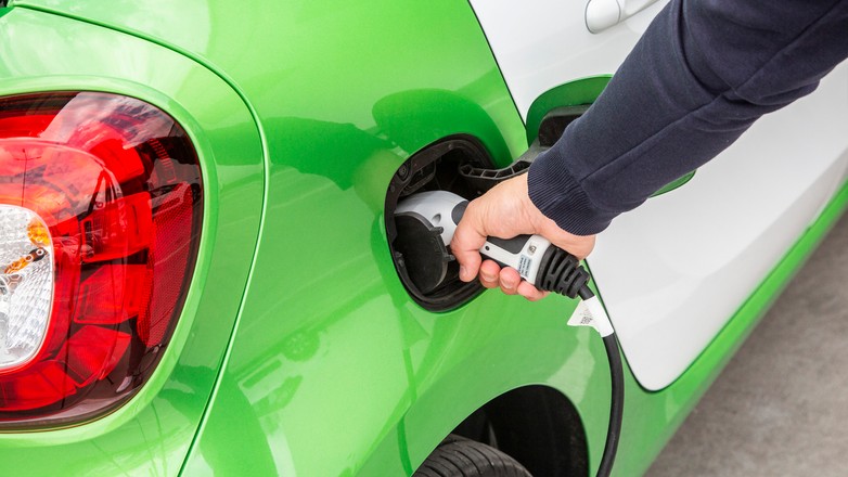 W cenie poniżej 100 tys. zł można kupić auto na prąd malutkie i umiarkowanie praktyczne. To bez wątpienia nie pierwszy, lecz raczej drugi lub trzeci samochód w rodzinie