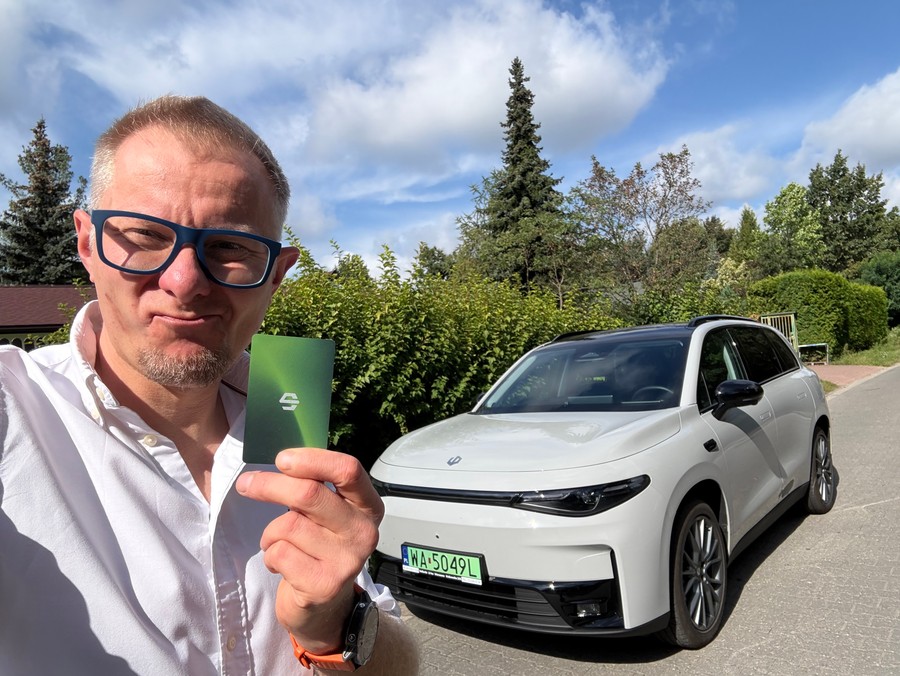 Leapmotor C10 ma nietypowy system dostępu – zamiast tradycyjnego kluczyka-pilota korzystamy z nowoczesnej karty zbliżeniowej. Okazuje się, że to rozwiązanie jest ekstremalnie problematyczne
