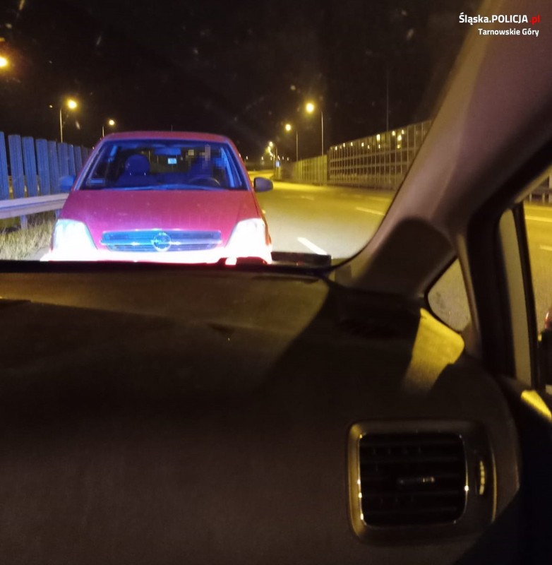 Opel Meriva na A1, pijany kierowca zasnął