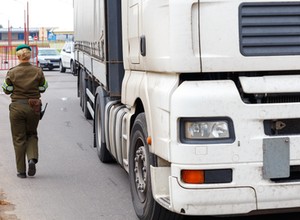 Celnicy powoli sprawdzają TIR-y jadące do Rosji. Strajk włoski?