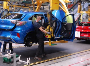 Ford zaprzestaje działalności w Rosji i pomoże Ukrainie