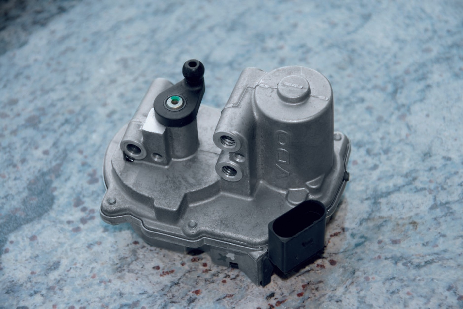 Elektronika w aucie - naprawiać czy nie