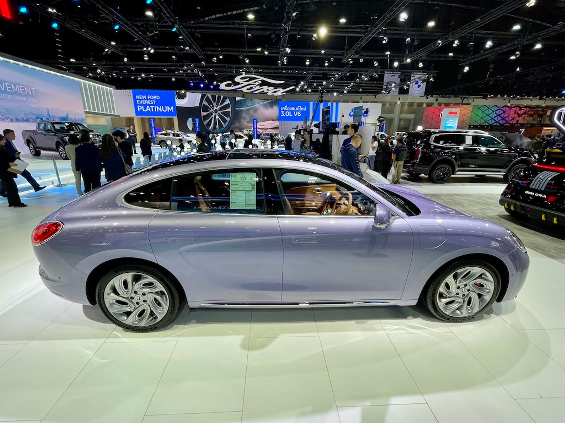 Salon w Bangkoku – samochody chińskie