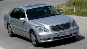 Lexus LS430 - wygodna i solidna limuzyna