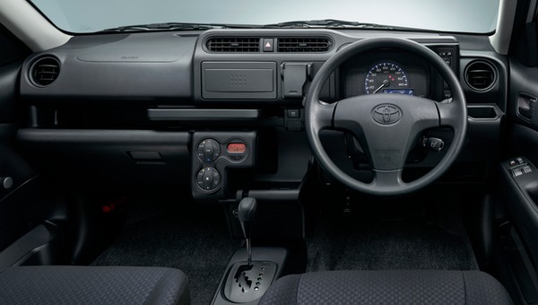 Nowa Toyota z salonu za 40 tys. zł. Model Probox prosto z Japonii
