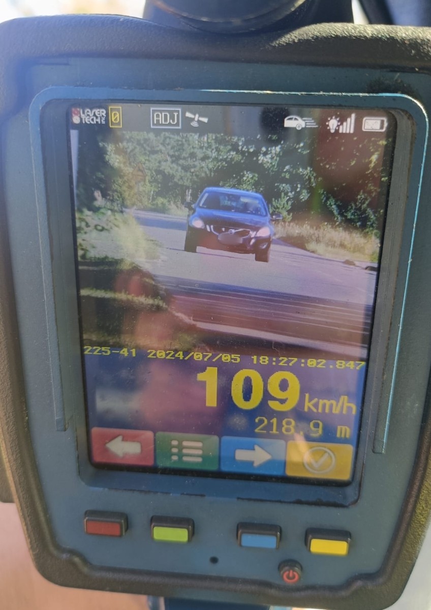 Policjanci zareagowali na zgłoszenia mieszkańców. Ustawili się i zabierali prawa jazdy