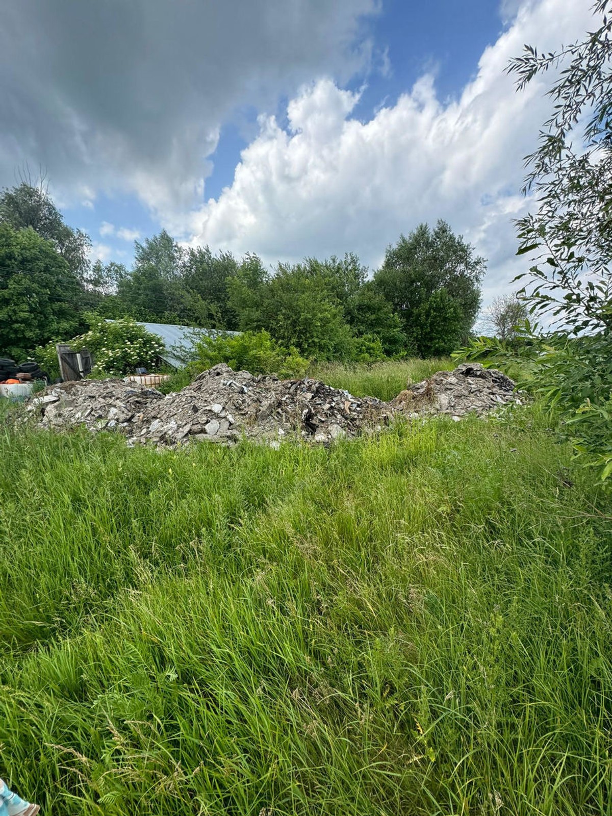 TIR z niebezpiecznymi substancjami