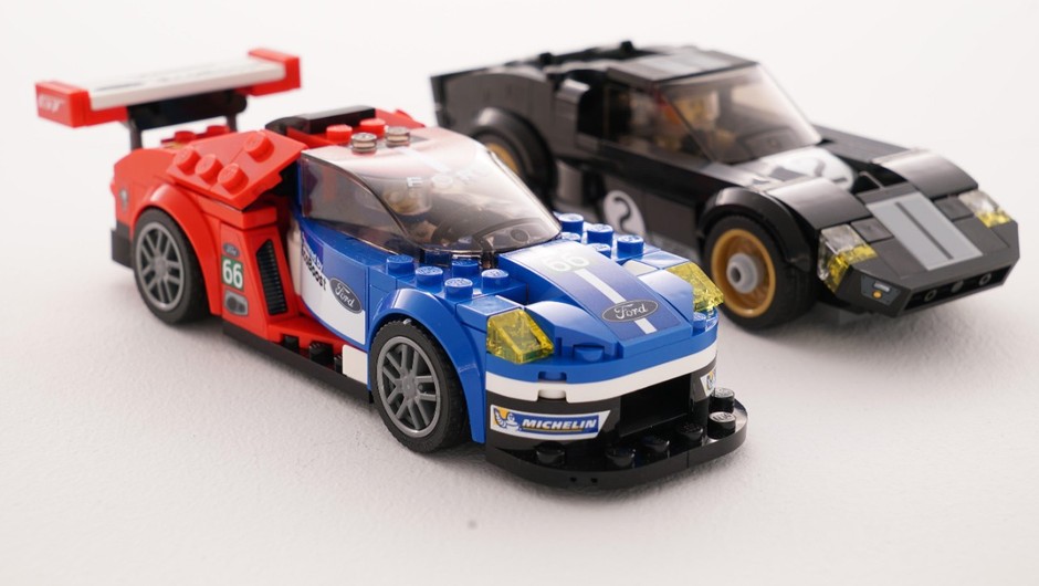 Wyścigowe Fordy z klocków LEGO
