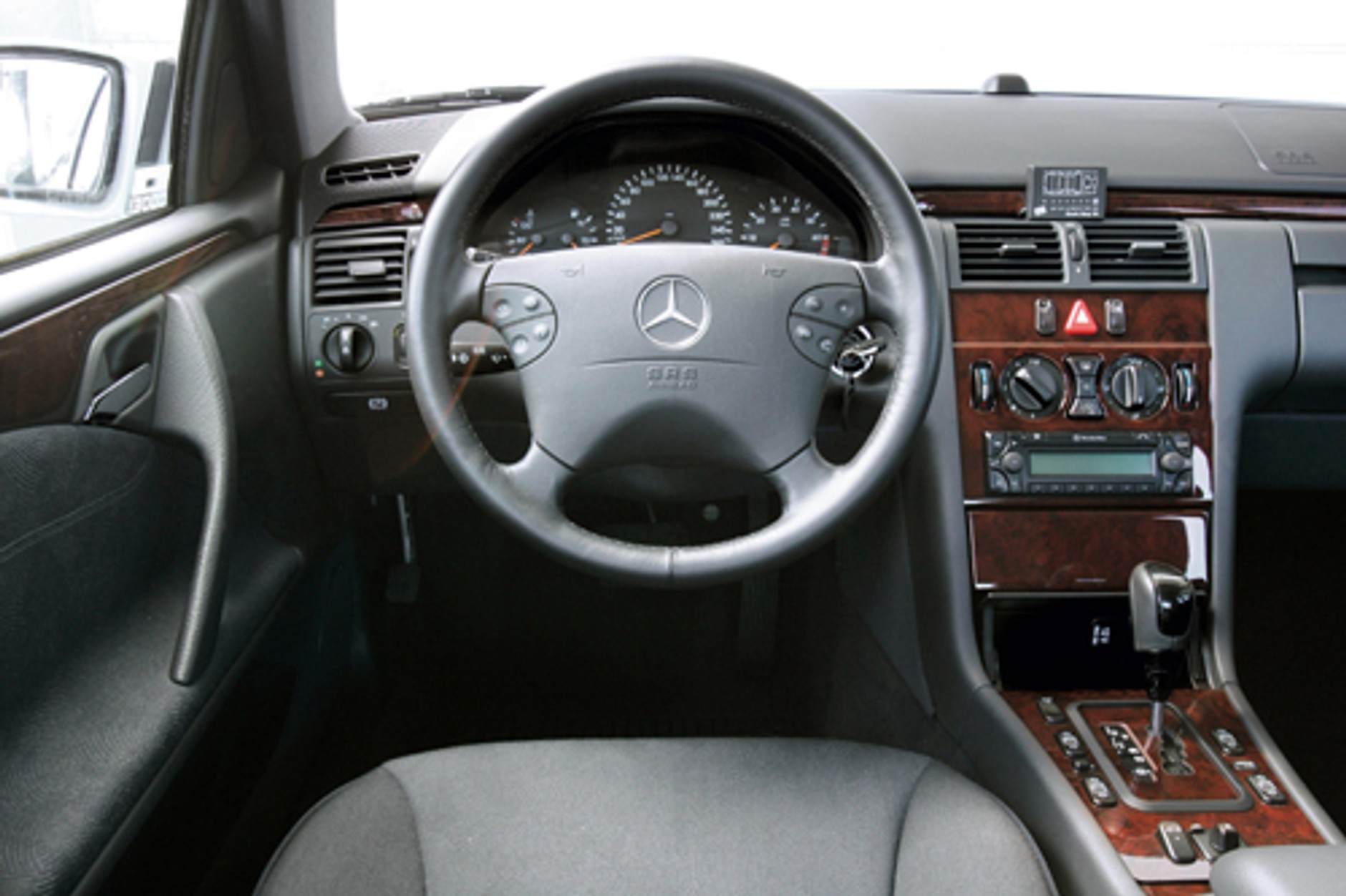 Mercedes klasy E (W210):  Luksus, na który teraz cię stać