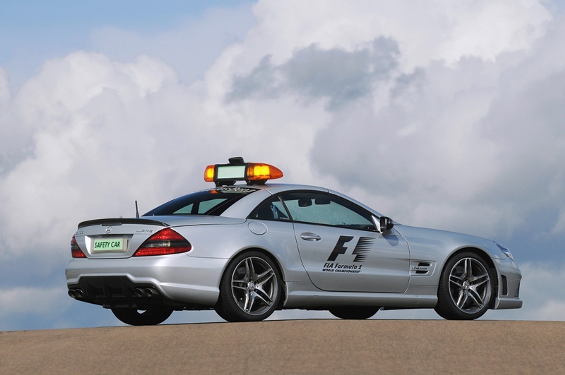 Mercedes SLS AMG to najszybszy safety car świata, ale znalazłem jeszcze kilka ciekawszych
