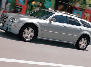 Chrysler 300C Touring 5.7 Hemi - z archiwum Auto Świata