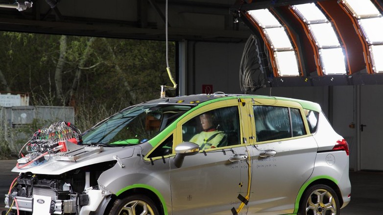 Czy nowy Ford B-MAX jest bezpieczny?