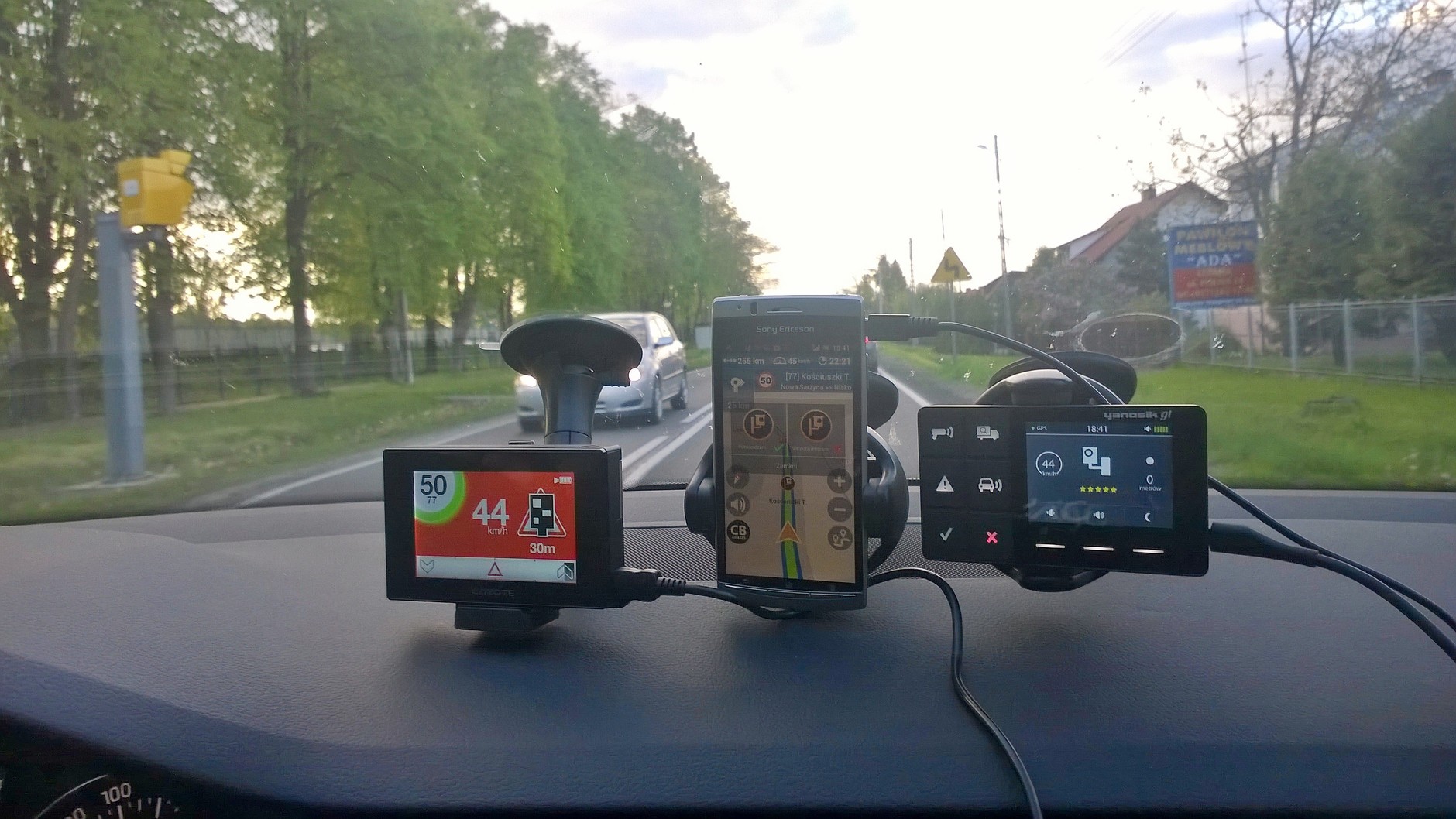 Fotoradar stacjonarny w pobliżu miejscowości Nowa Sarzyna