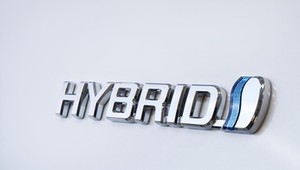 Najpopularniejsze technologie hybrydowe w Polsce. Od pełnej hybrydy Toyoty do plug-ina BMW