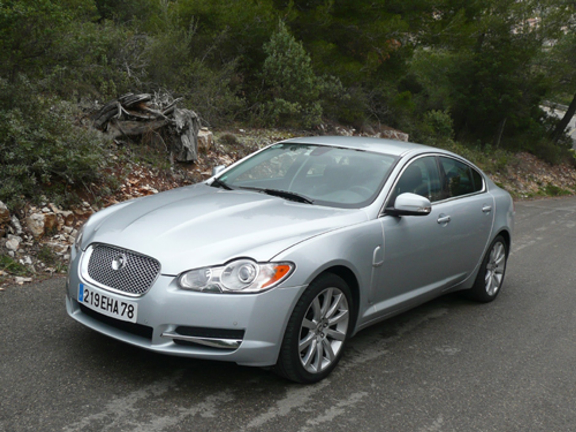 Jaguar XF 4.2 V8 Supercharged - Wybuchowa Mieszanka
