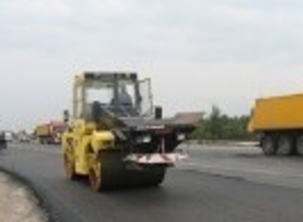 Morawiecki obiecuje dodatkowe 500 mln zł na drogi lokalne