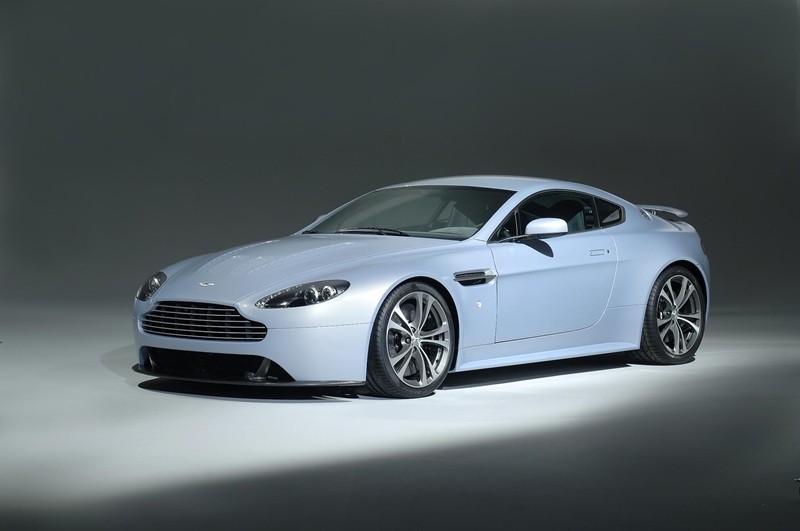 Aston Martin pojawił się w Polsce, na drogach będzie teraz piękniej