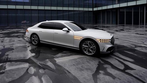 Nowy Genesis G90 ostrzy sobie zęby na Mercedesa Klasy S i inne limuzyny