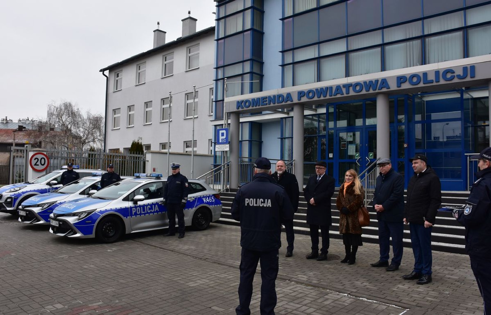 Nowe radiowozy policjantów z Jarosławia (z gościnnym udziałem auta z Przeworska)