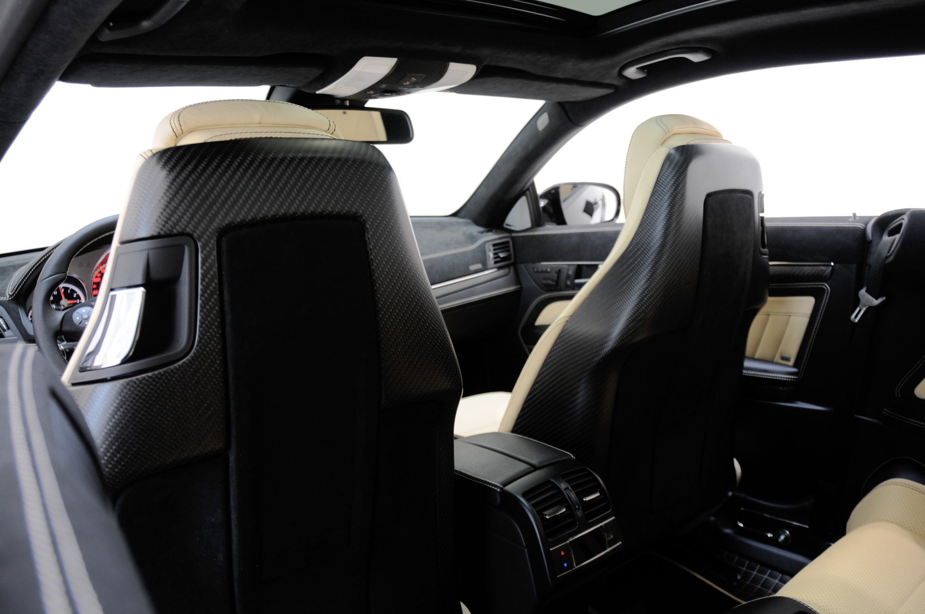 Genewa 2010: Brabus E V12 Coupe osiąga 370 km/h