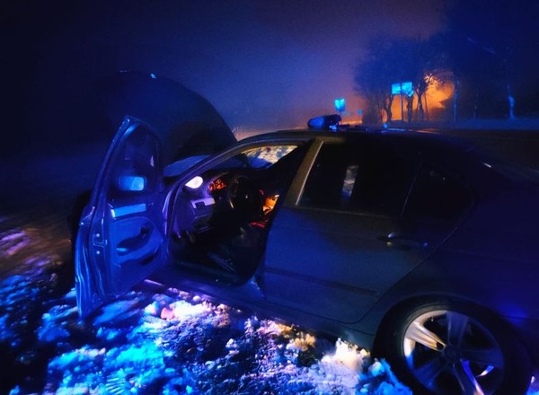 BMW zwróciło uwagę policjantów. Po pościgu wszystko wyszło na jaw