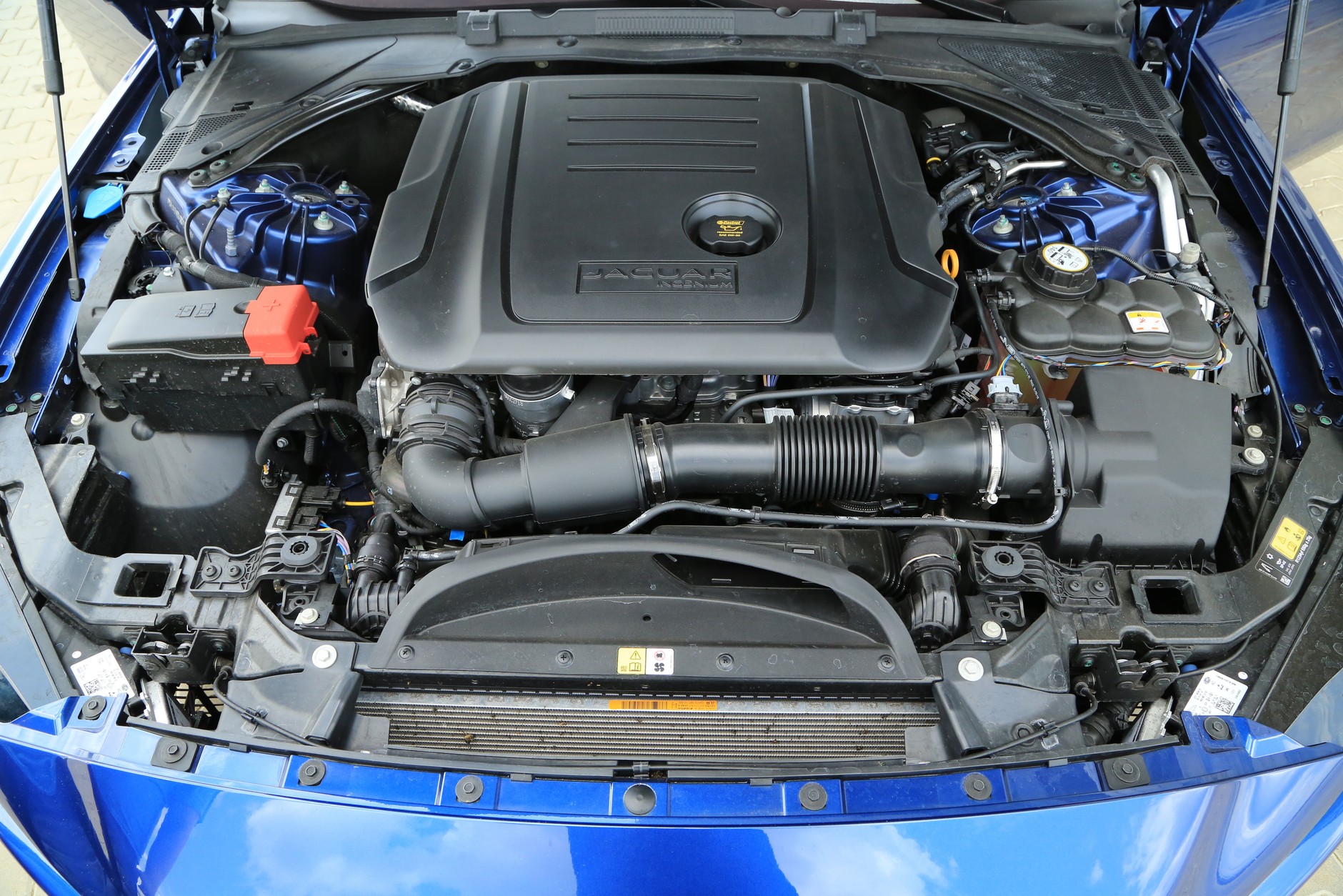 Jaguar XE 2.0 D R-Sport