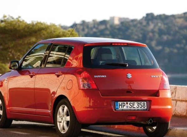 Suzuki SX4 z wadliwymi lusterkami