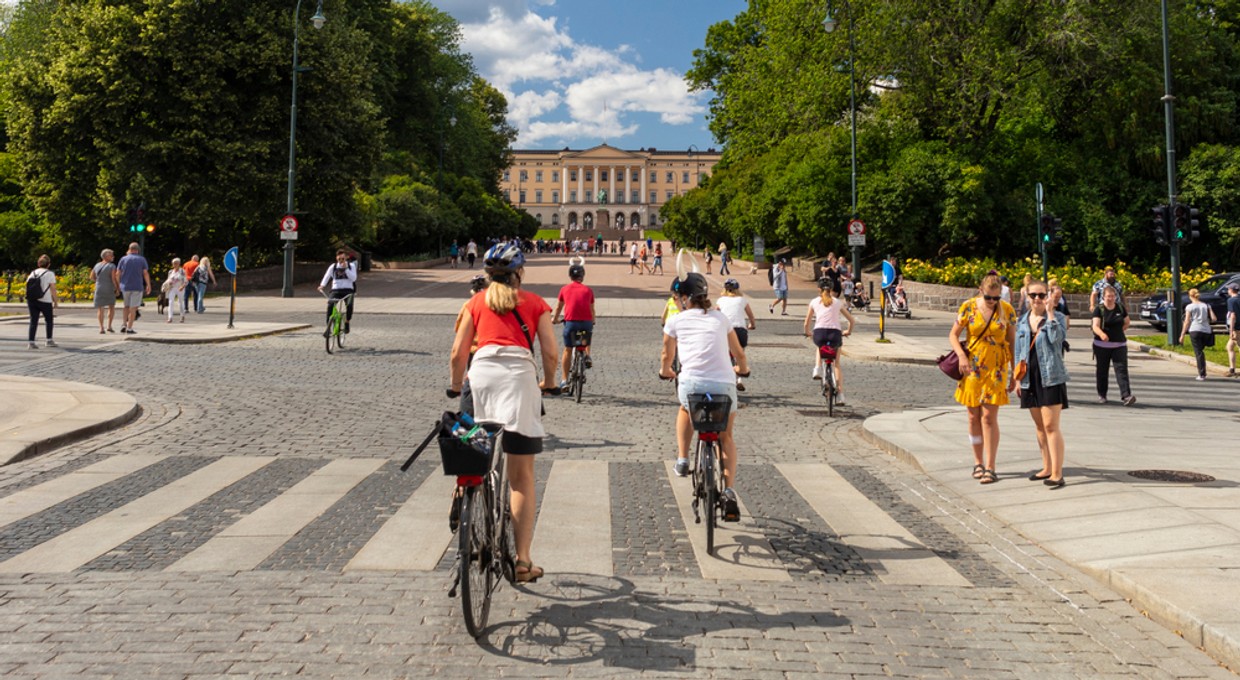 Wyprzedzanie rowerzystów nie jest takie proste. Kierowcy muszą przestrzegać wielu zasad