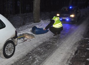 Wypadek podczas kuligu za samochodem pod Elblągiem