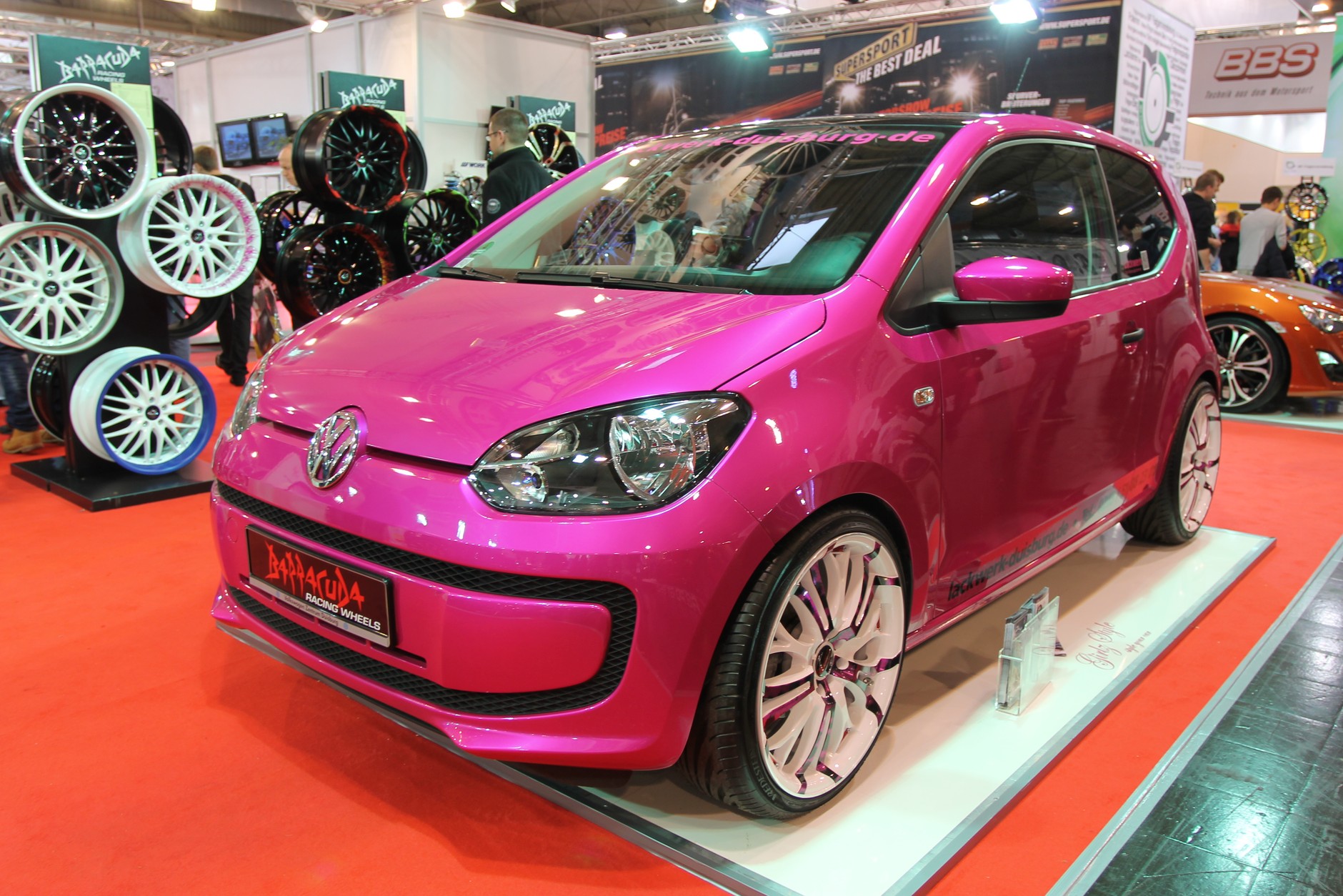 Essen Motor Show 2012 - zwariowane bolidy i szokujące dziewczyny