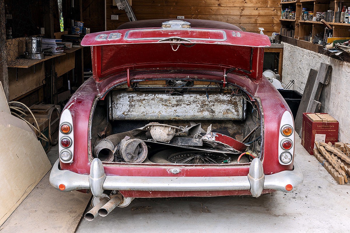 Aston Martin DB4 – zniszczony, a i tak wart fortunę