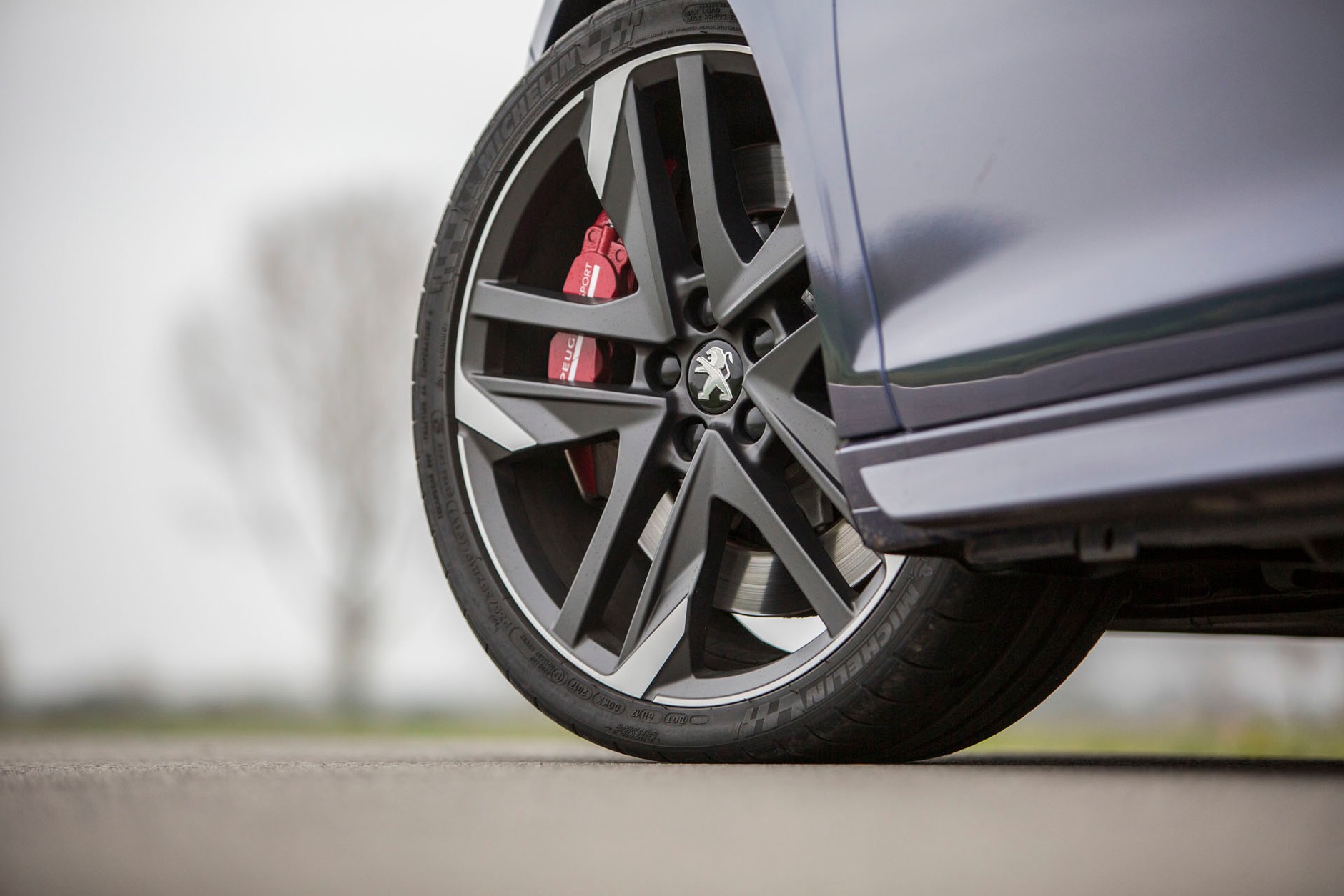 Peugeot 308 GTi - przeniesie cię w świat wyścigów