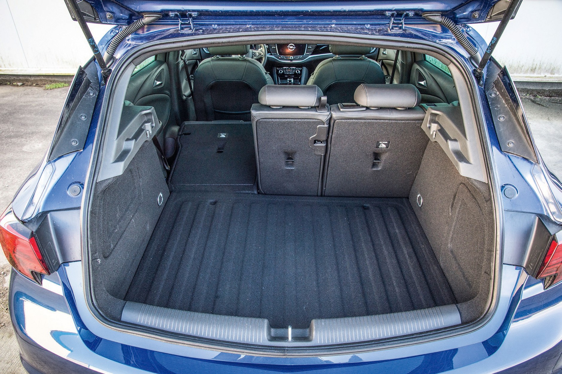 Porównanie: VW Golf VIII kontra BMW serii 1, Kia Ceed, Mercedes klasy A i Opel Astra