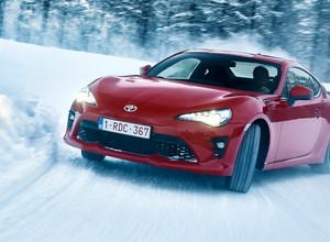 Toyota GT86 2017 - zabawa na śniegu