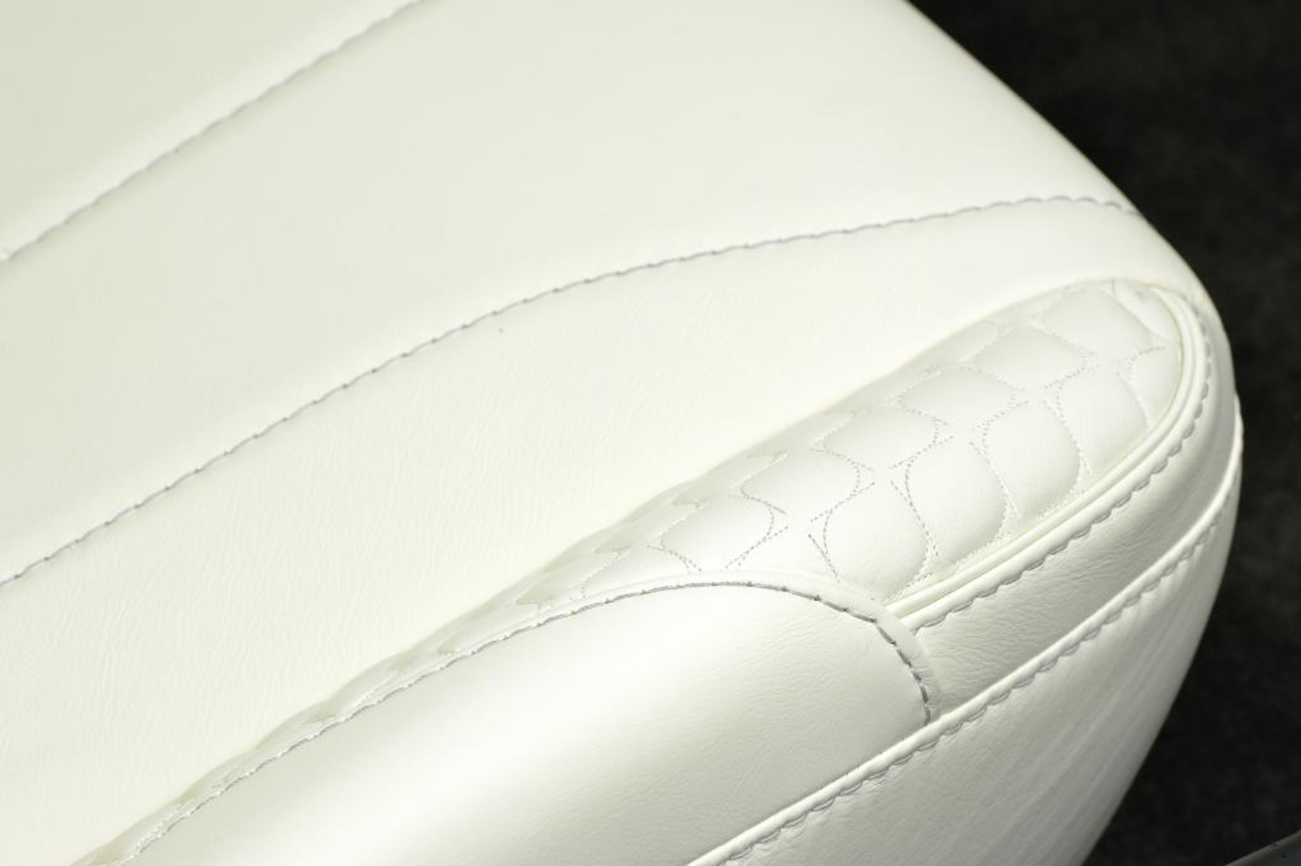 Jak jeździ Aston Martin Vanquish?