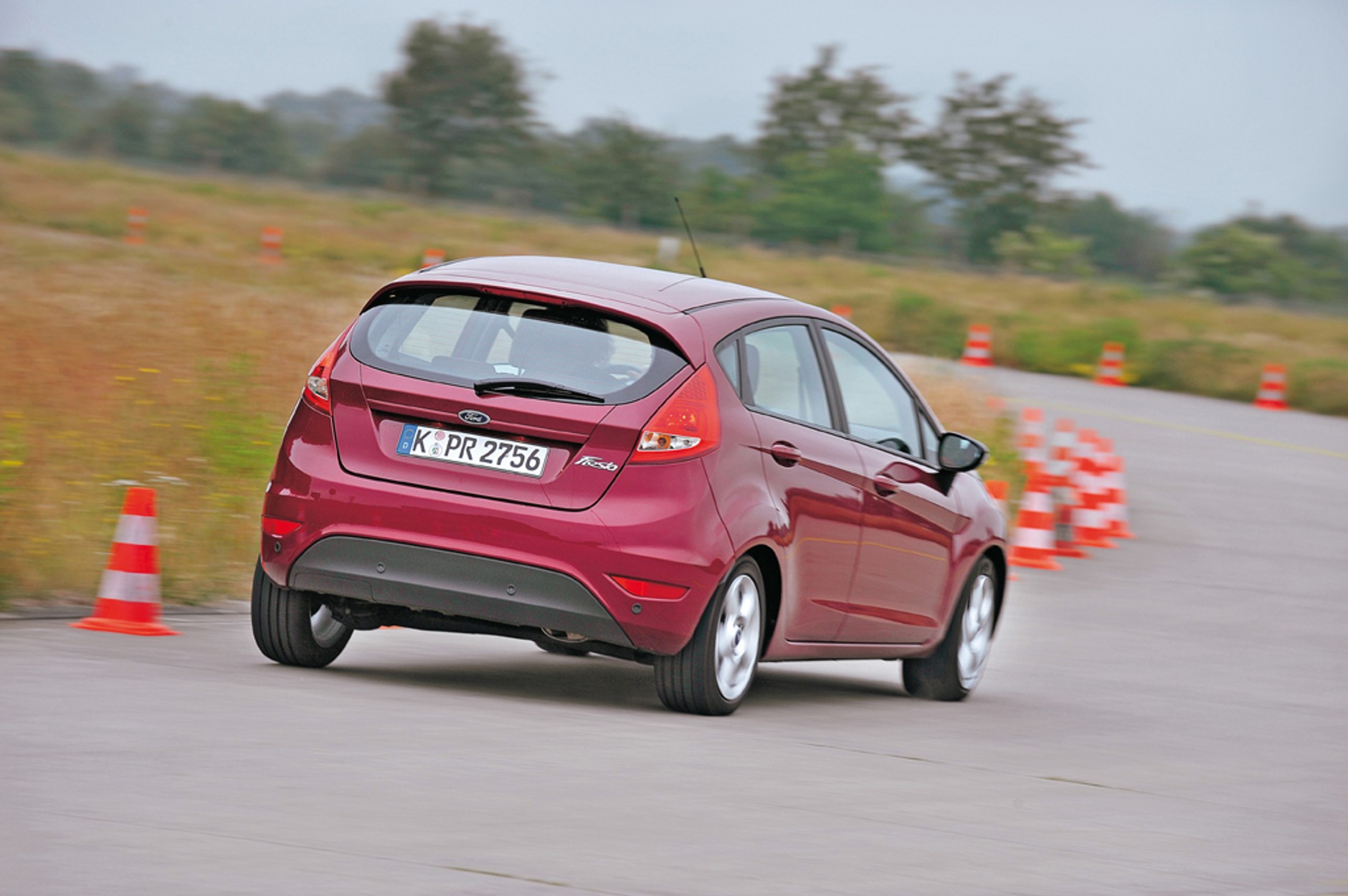 Nowy Volkswagen Polo kontra benzynowa konkurencja - Czy okaże się lepsze od Fiesty, Jazza, i20, Corsy i Clio?