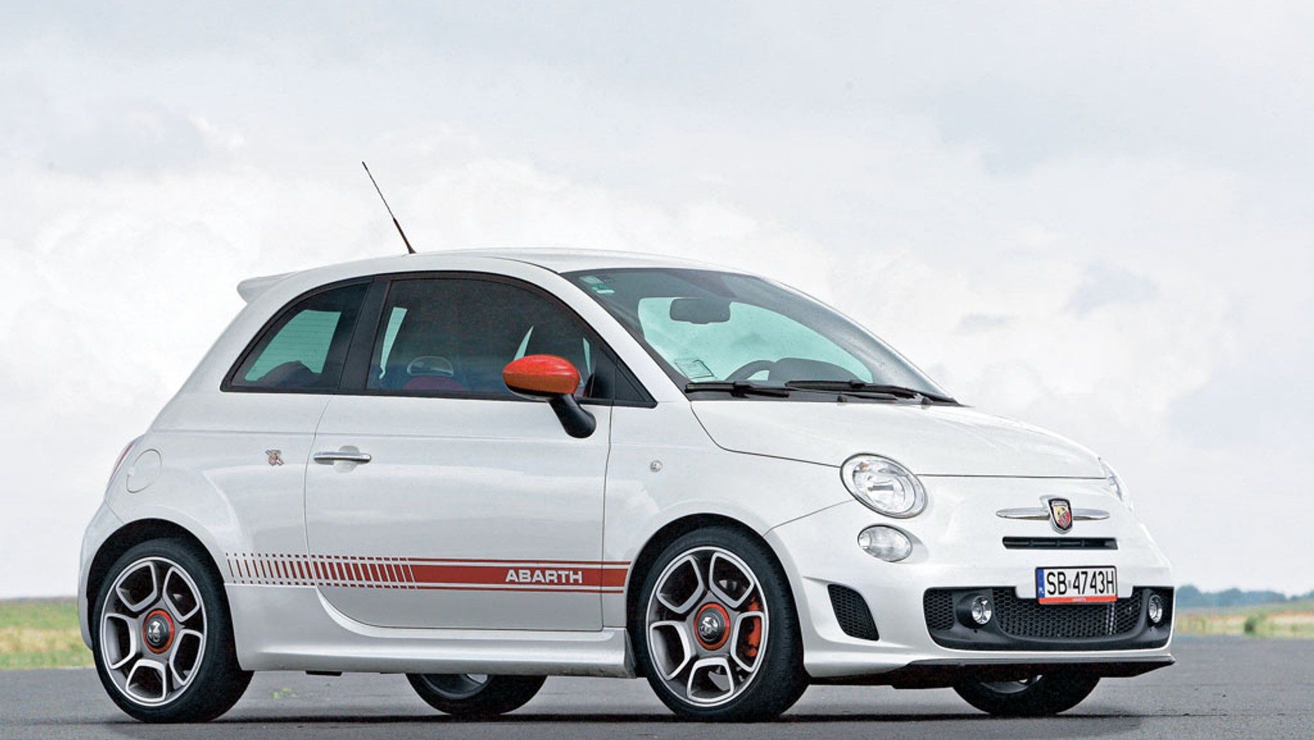 Mały i zadziorny –  Abarth 500 może wprawić w zakłopotanie wiele podrasowanych aut